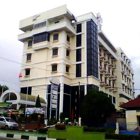 Pia Hotel Pangkalpinang Pangkalan Baru Exterior foto