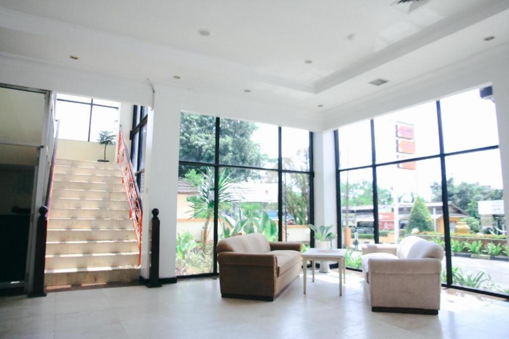 Pia Hotel Pangkalpinang Pangkalan Baru Exterior foto